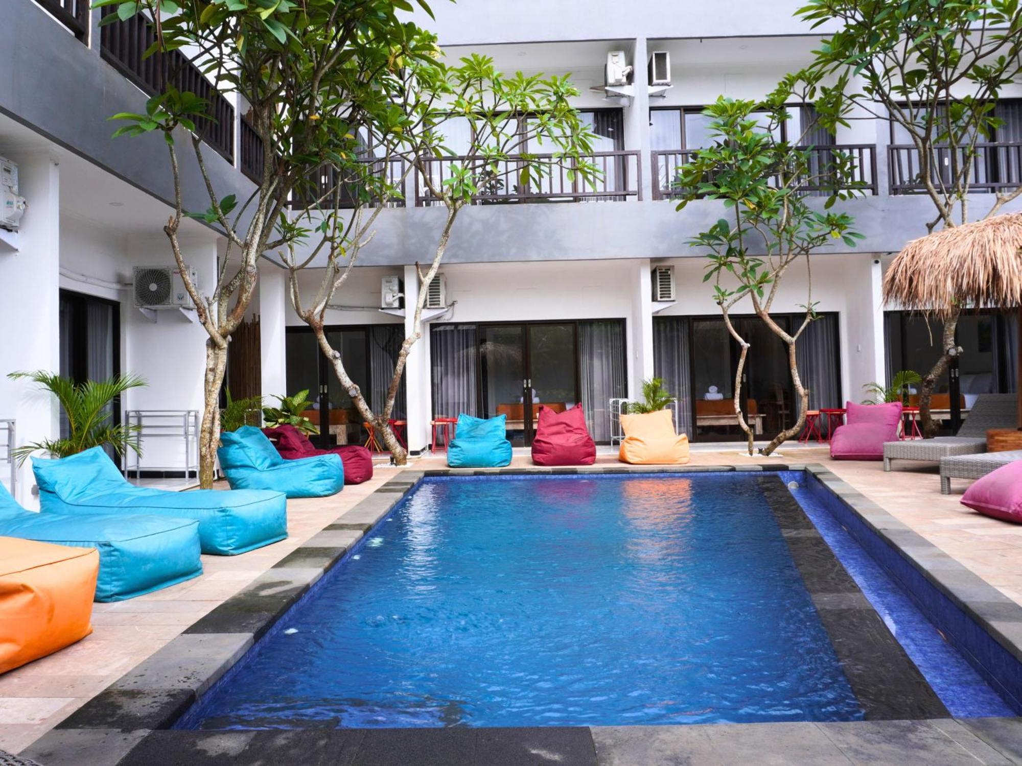 Summer Of Surf Hostel Uluwatu Ungasan Exterior foto